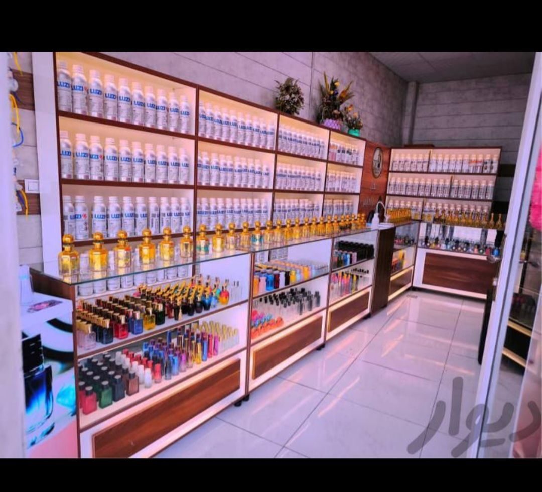 دکور عطرفروشی — ویترین پیوسته